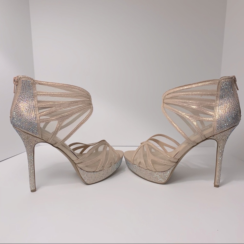 NWOT Steve Madden Glitzy Platform Pumps